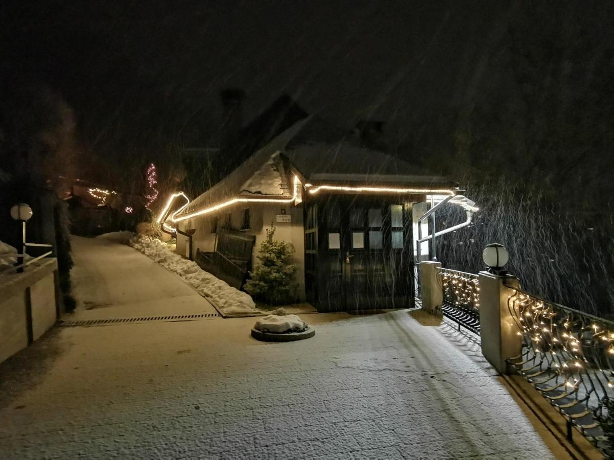 Apartmaji Mak Jesenice Esterno foto